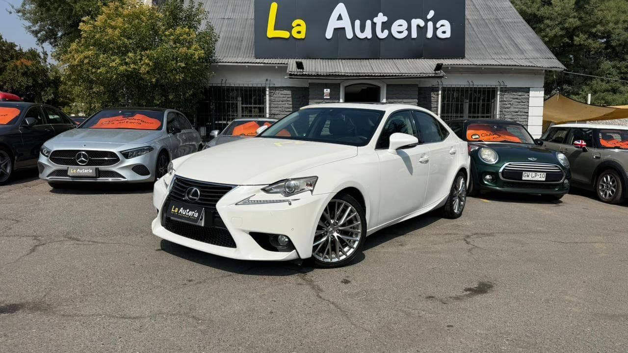 Lexus IS