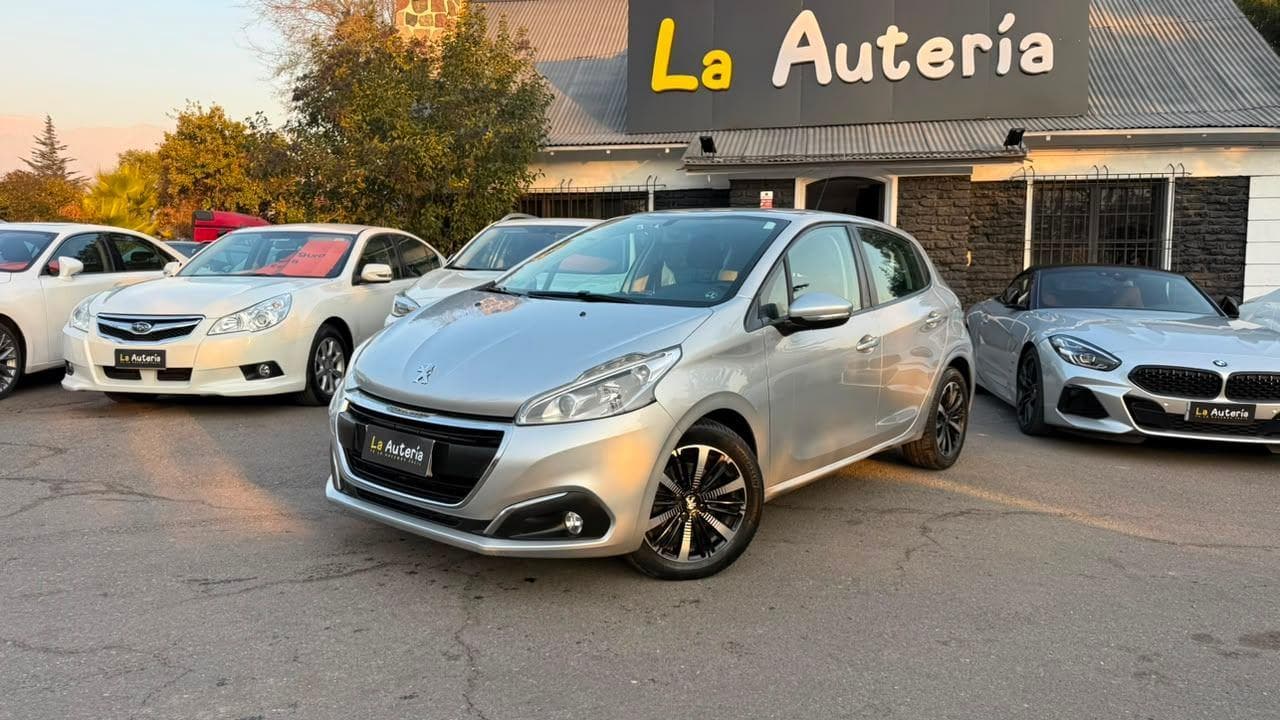 PEUGEOT 208