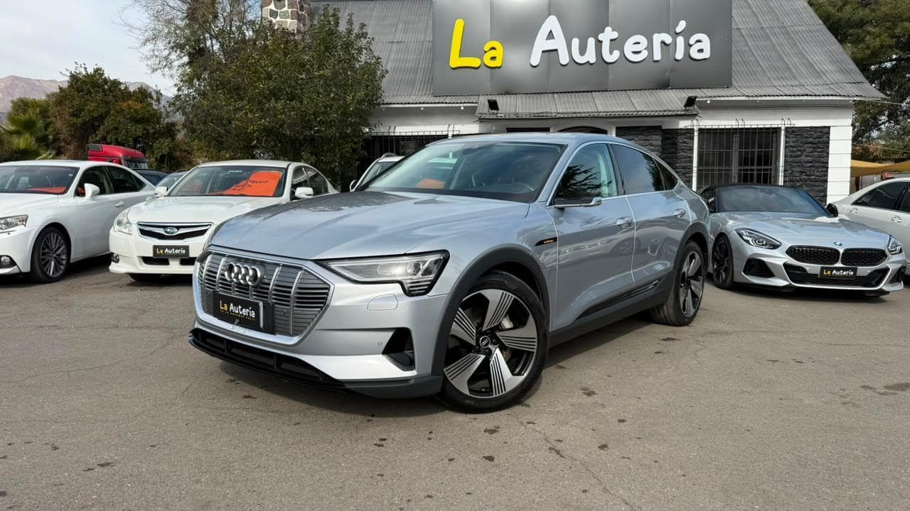 AUDI E TRON 