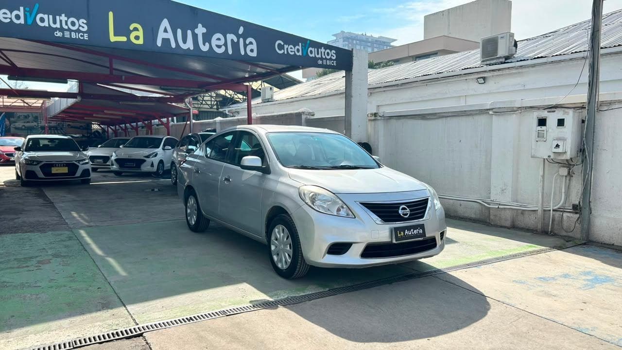 Nissan VERSA SENSE AUT